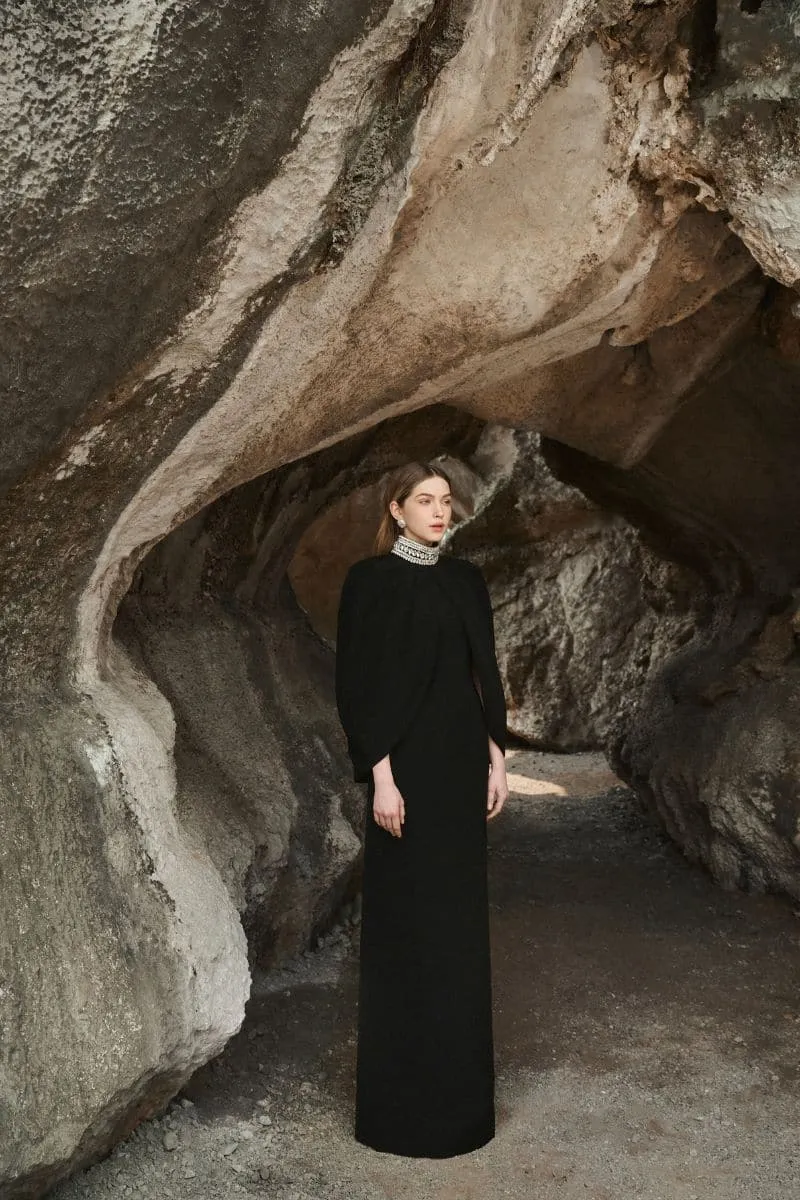BLACK STONE COLLAR CAPE AND FULL DRESS