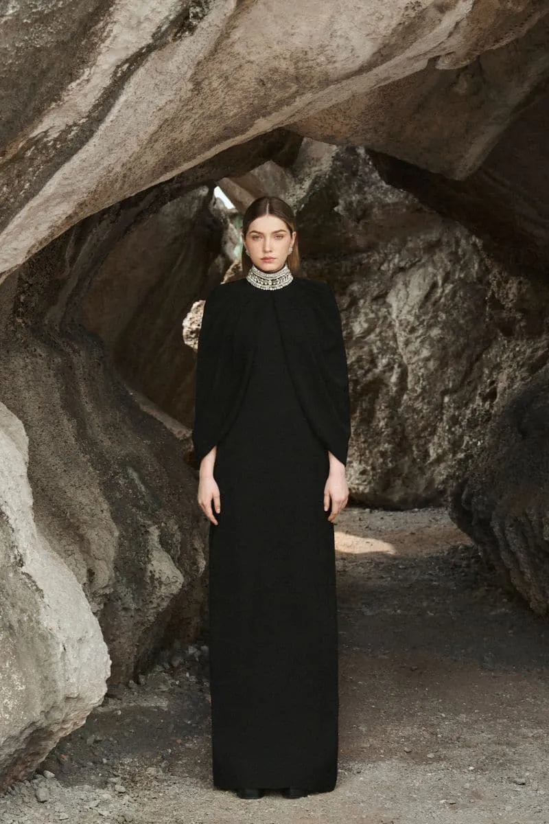 BLACK STONE COLLAR CAPE AND FULL DRESS