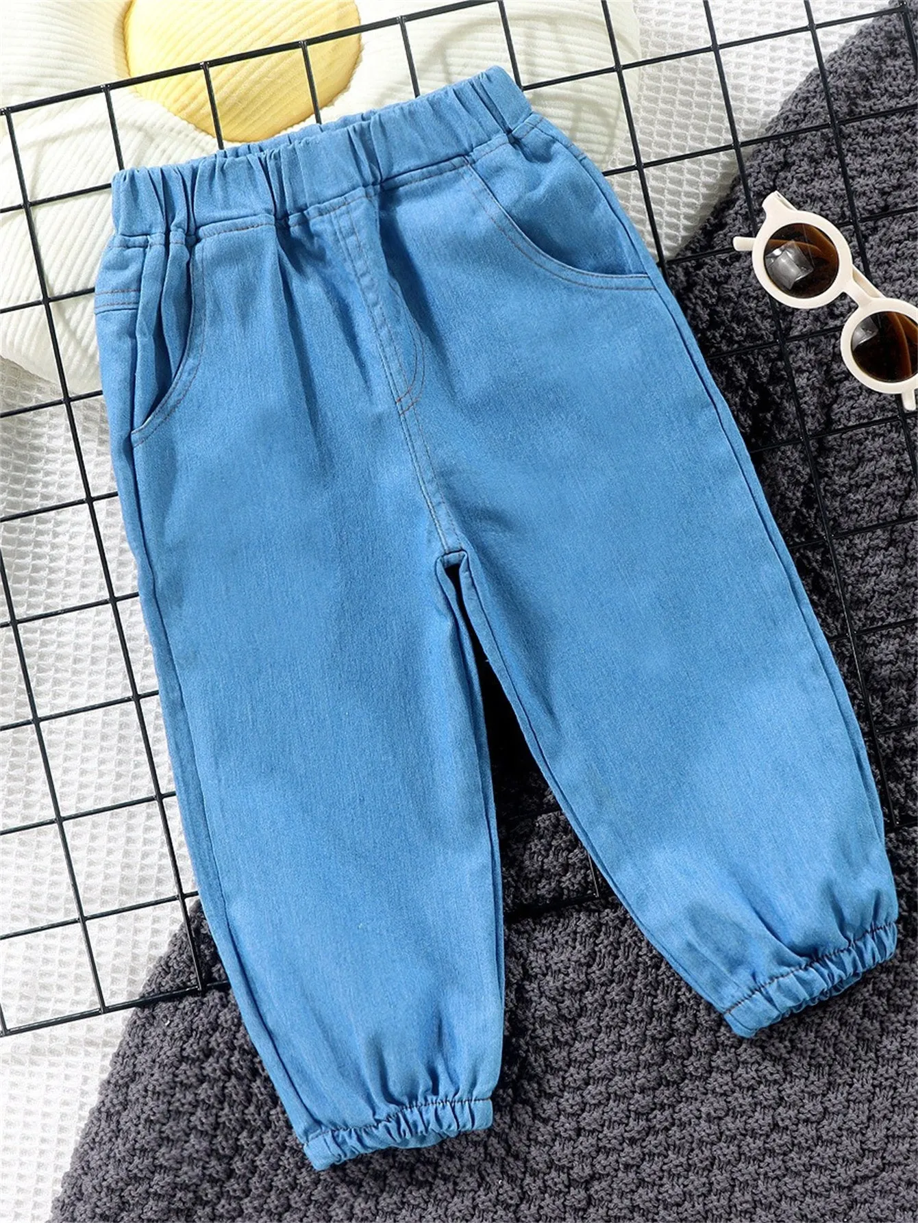 Boys and girls spring and summer thin blue jeans with pockets