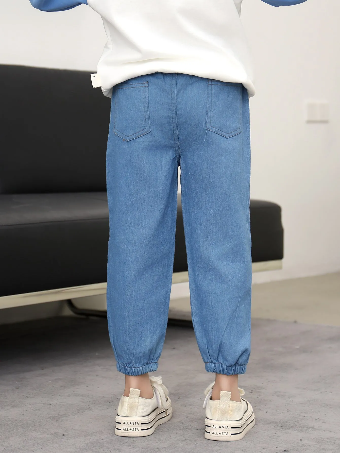 Boys and girls spring and summer thin blue jeans with pockets