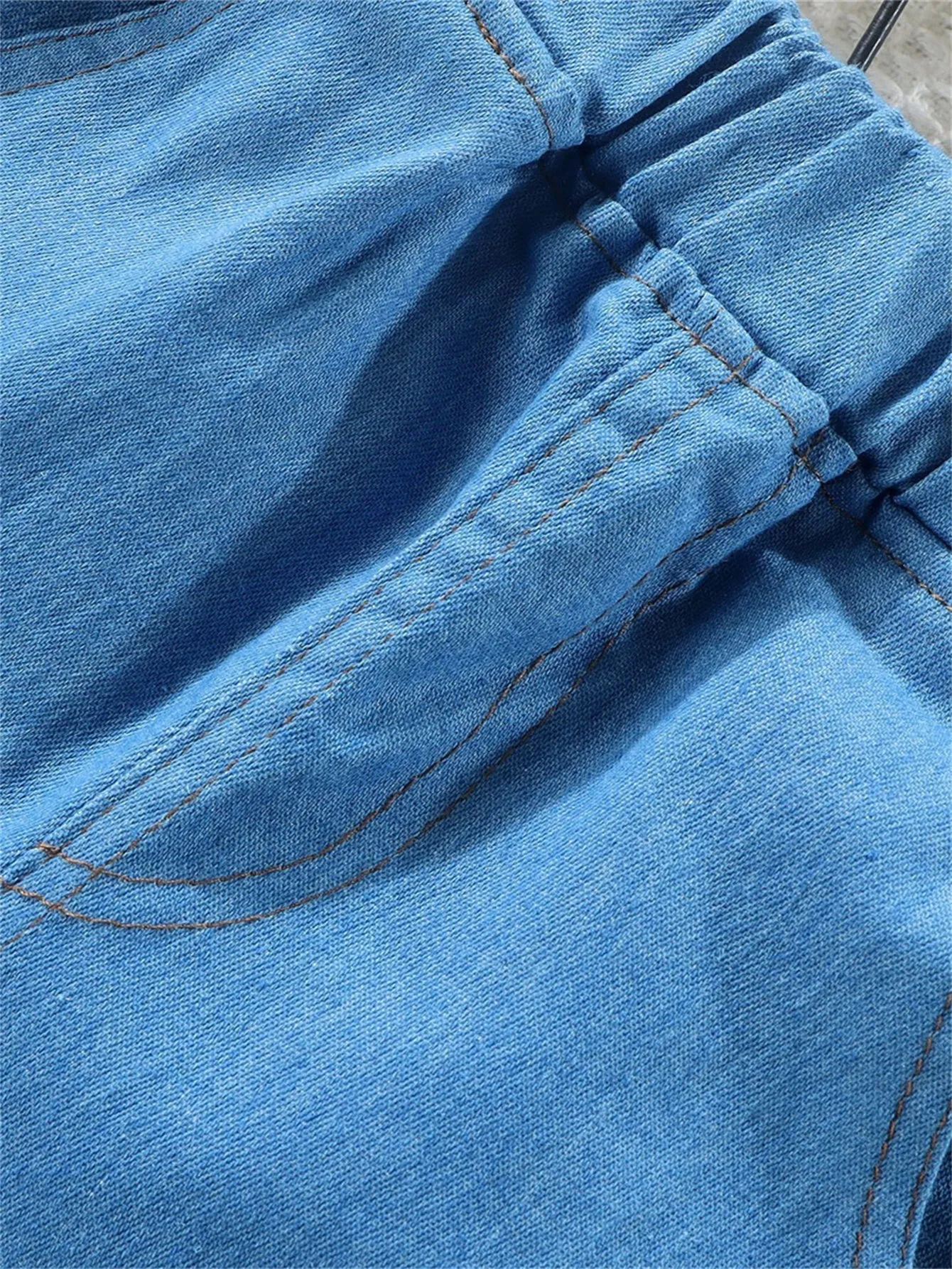 Boys and girls spring and summer thin blue jeans with pockets