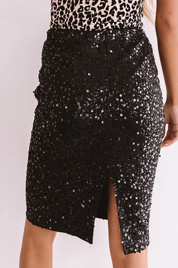 Dramatic Effect Sequin Pencil Skirt in Black