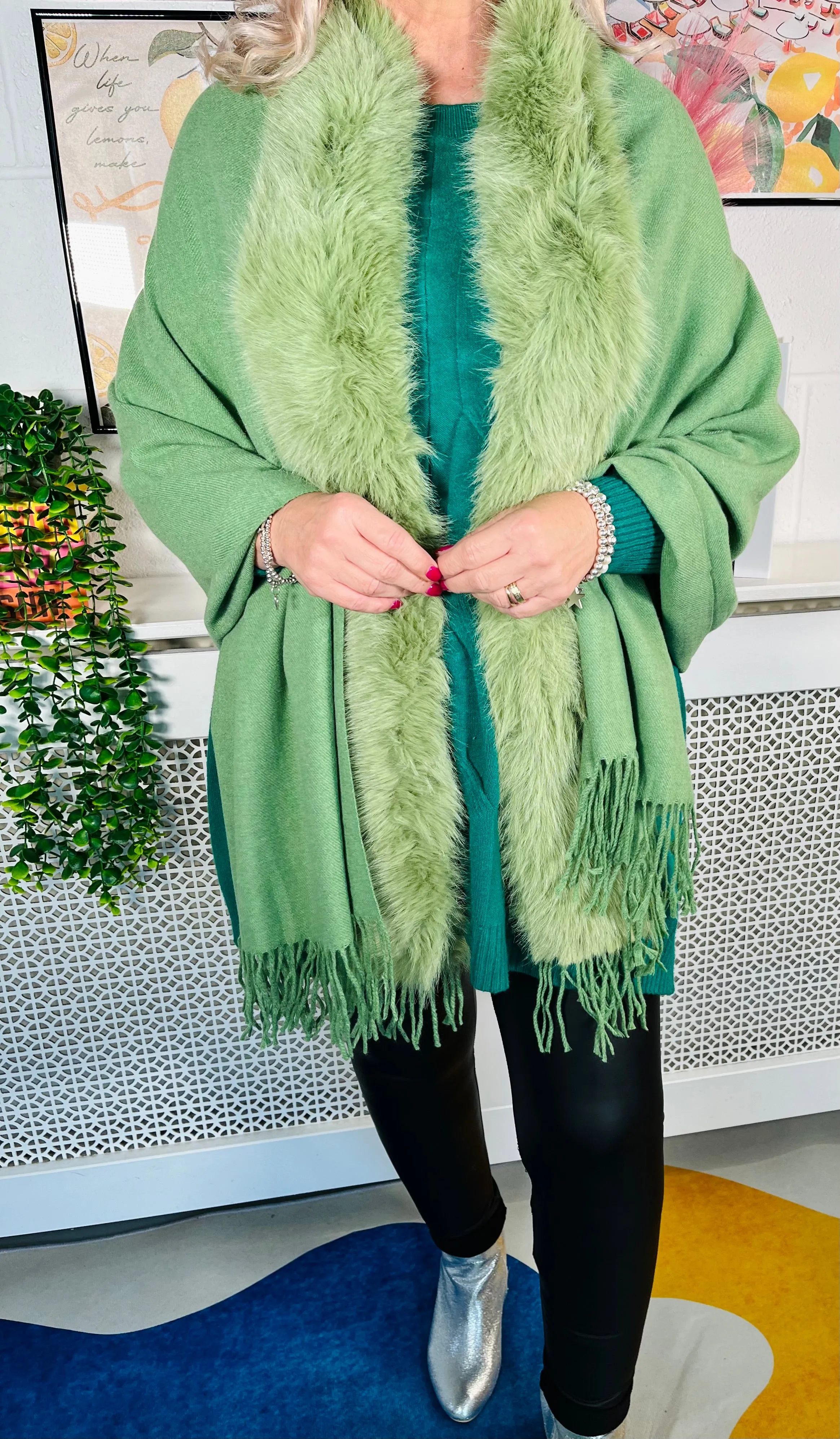 Minnie Faux Fur Shawl - Green