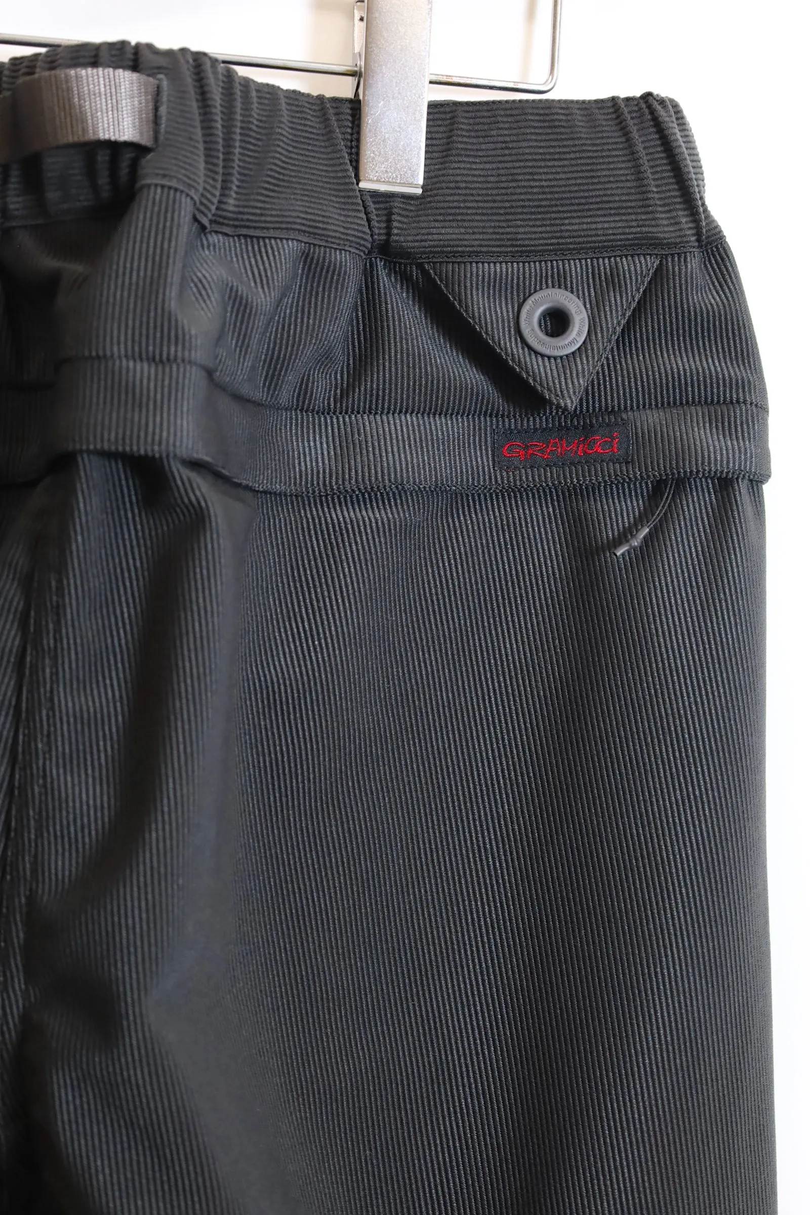 White Mountaineering /WM×GRAMICCI CORDUROY 3 TUCK PANTS- WM2473409/CHARCOAL