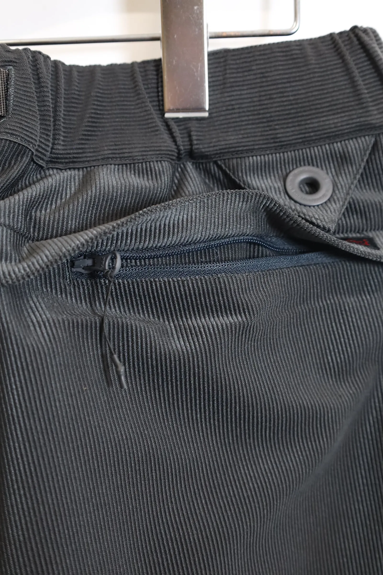 White Mountaineering /WM×GRAMICCI CORDUROY 3 TUCK PANTS- WM2473409/CHARCOAL