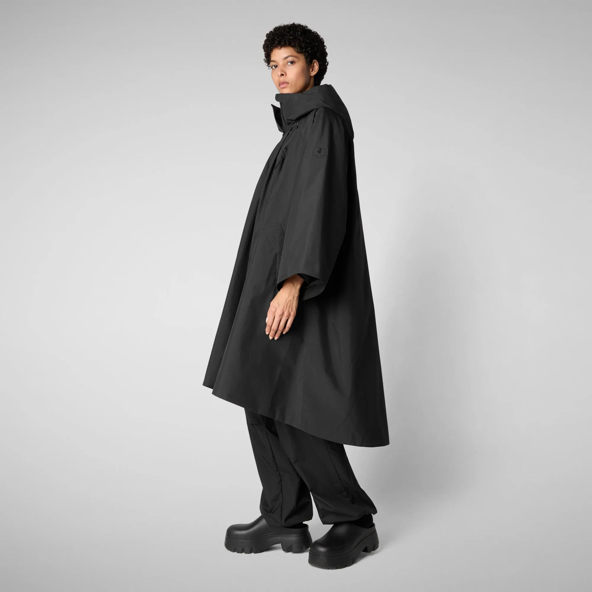 Woman's hooded cape Kira in black
